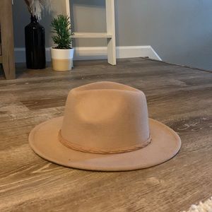 Wide brim hat